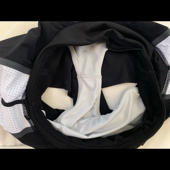 Athleta Acceleration running Shorts - Picture 9 of 9